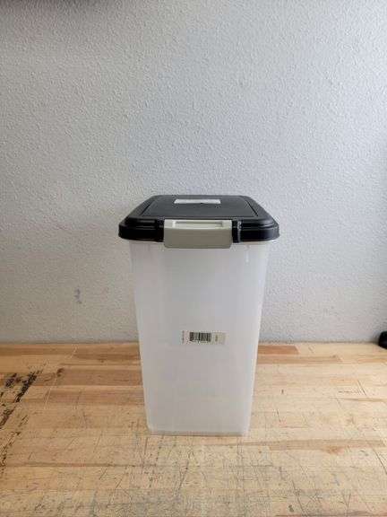 IRIS USA Airtight Dog Food Storage Container | Open Box