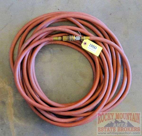 Red rubber air hose w/ quick connects.