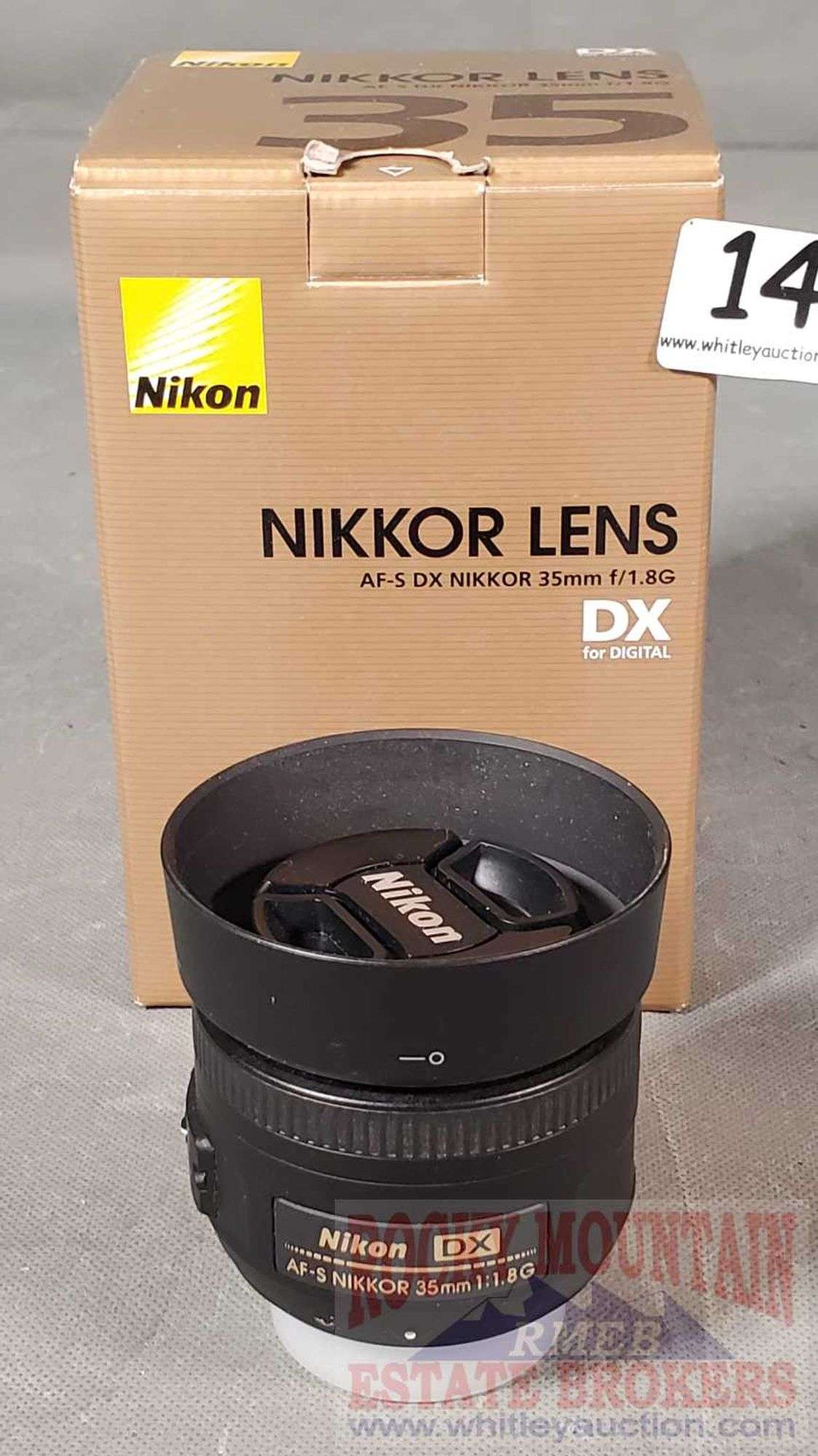 Nikon AF-S DX Nikkor 35mm f/1.8G Lens W/ Sun Shade