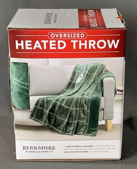 Brand New Green Berkshire Oversized Heated Throw. 60"X70" W/ five heat settings & auto shut off.