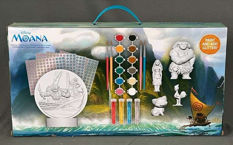 Brand New Disney Moana All In One Figurine Painting Set.Perfect for young artists and Disney fans alike, this creative kit includes everything needed to design and decorate unique Moana-inspired figurines.