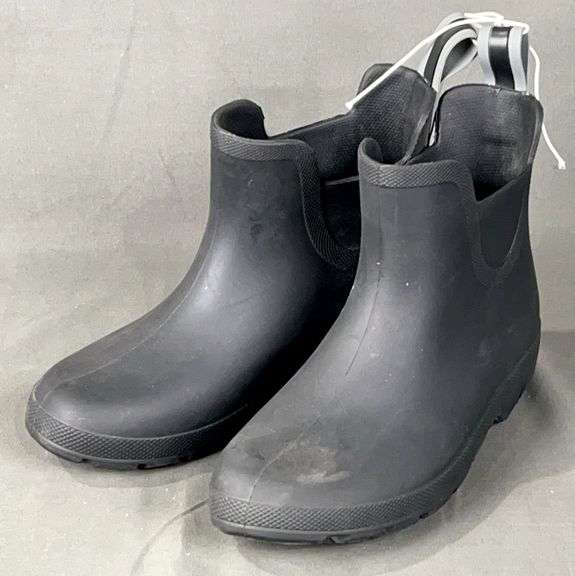 Brand New Ladies Size 7, Totes Black Chelsea Ankle Rain Boots. These are great lightweight rain boots. .