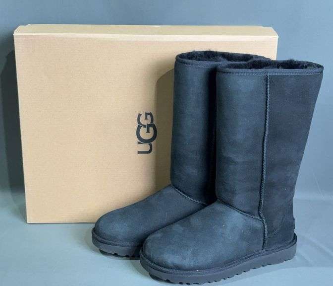 Brand New Ladies Size 7, UGG Classic Tall II Black Sherpa Lined Boots.