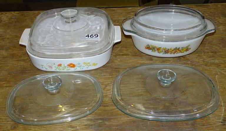 2 Vintage Corning ware Baking Dishes with Lids & Extra Lids. All for one money.