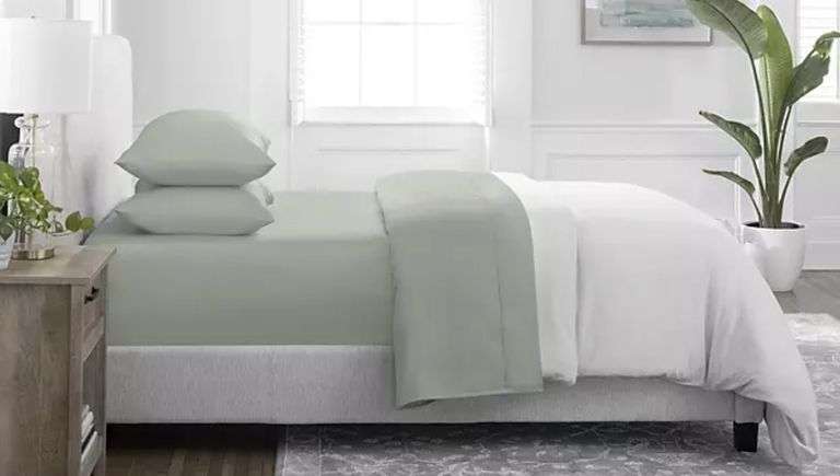 Brand New King Size "Green River", 450 Thread Count 4-Piece Temperature Regulating Sheet Set.