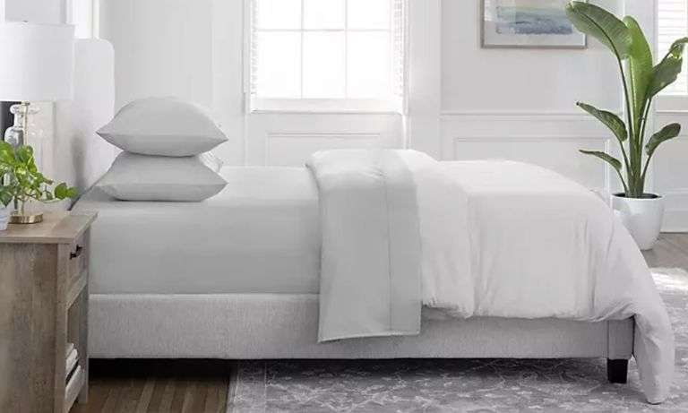 Brand New King Size "Soft Silver", 450 Thread Count 4-Piece Temperature Regulating Sheet Set.
