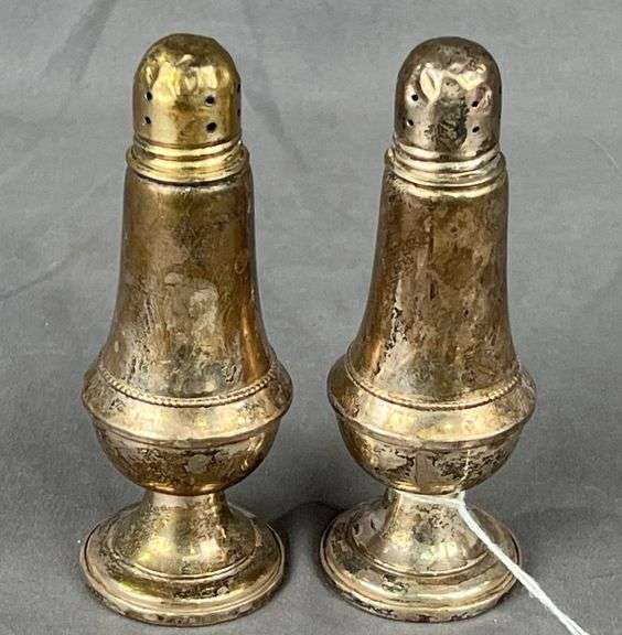 Pair of Newport Weighted Sterling Salt & Pepper Shakers. 2 times the money. Total price is quantity times bid price.  316.8 grams total weight.
