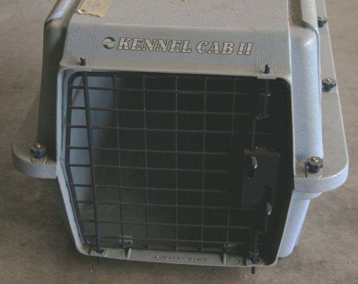 Small animal carrier, needs cleaning.
