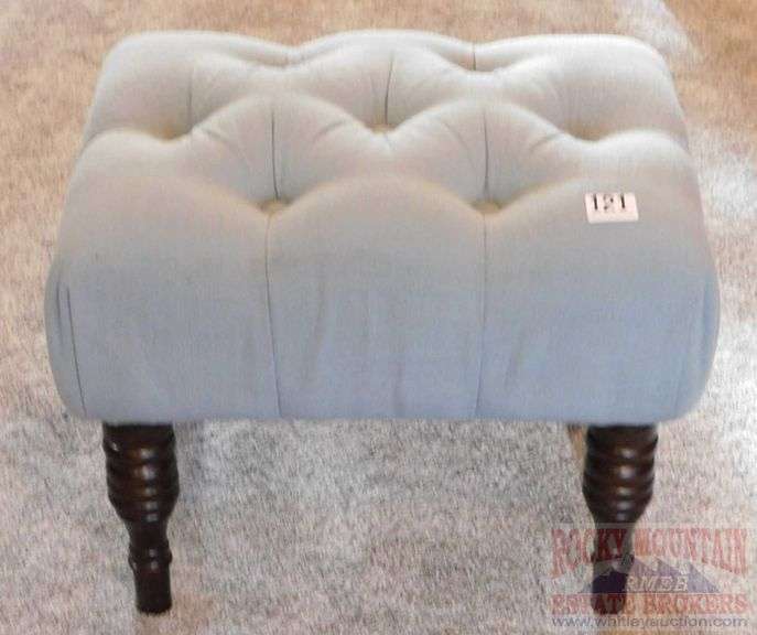 Foot Stool with Button-Tufted Upholstery, 15"x20"x16".
