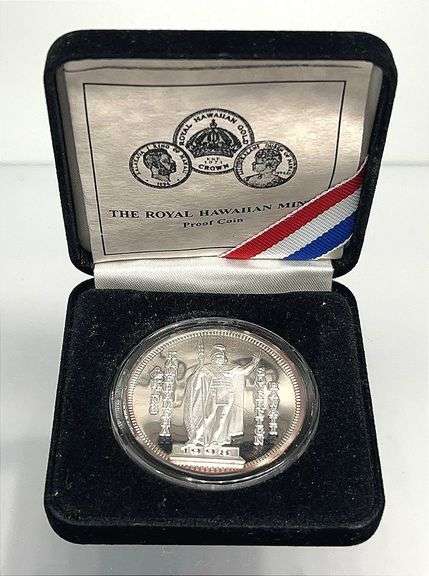 1998 "The Royal Hawaiian Mint" 1-Ounce Silver Coin in Presentation Case.