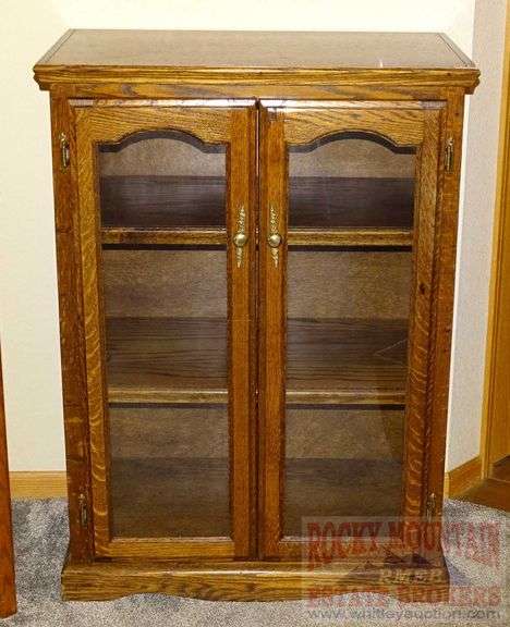 2 Door Oak Cabinet with Adjustable Shelves & Wheels, 40"x29"x18".