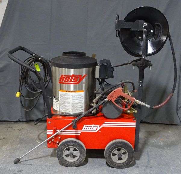 Hotsy 555SS Diesel 1300 PSI Hot Water Pressure Washer w/ Live Hose Reel