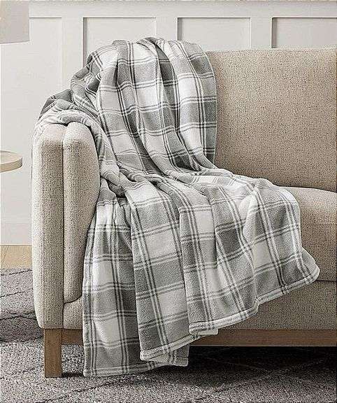 Brand New Oversized 60"X70", Super Soft, Luxurious Reversible Lounge Throw In "Samuel Check"