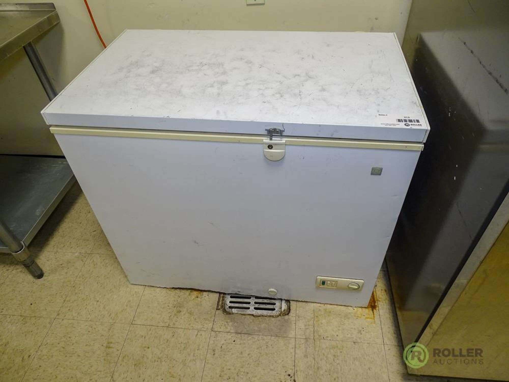 GE FCM7DSBWH Chest Freezer - Roller Auctions