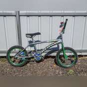 ジャイアントGIANT mosh BMX レーサー Pair of Mid-School Giant MOSH Pro BMX bikes ultra rare color