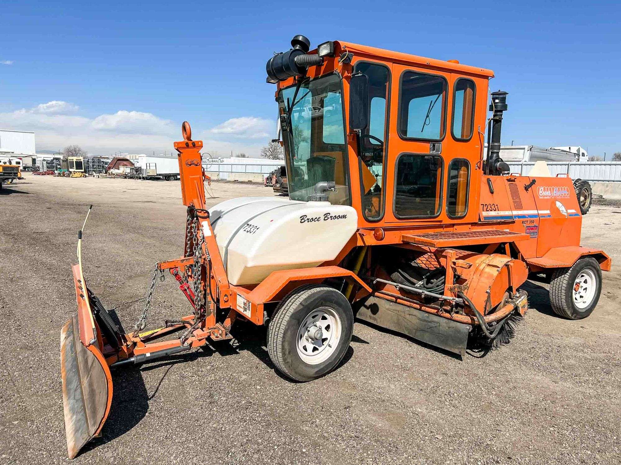 2018 Mack LR613 RWD T/A Side Load Trash Truck - Roller Auctions