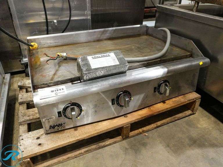 APW 3-Burner Flat Top Griddle, 36", Electric - Roller Auctions