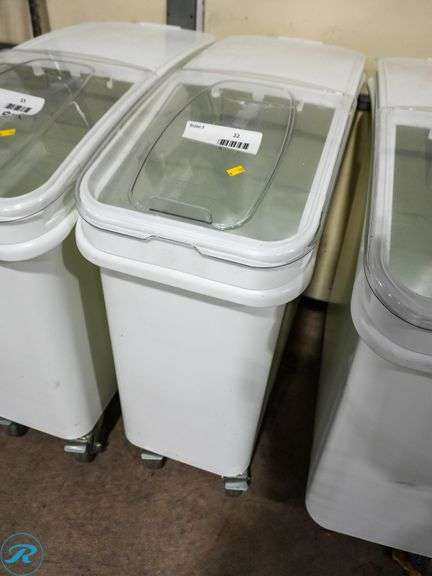 Bakers Mark 176BIN21GL  21-Gallon Rolling Ingredient Bin