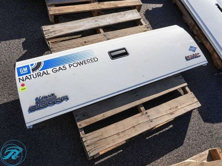 GMC Sierra Tailgate