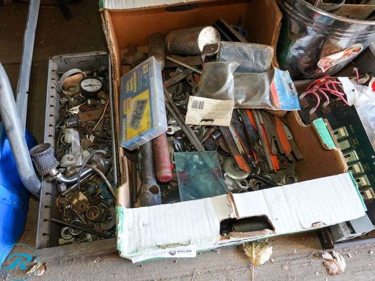 Strays Hardware (8) Trays of Hardware - Roller Auctions