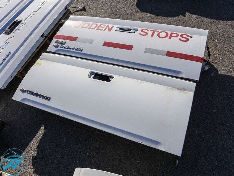 (2) Chevrolet Colorado Tailgates