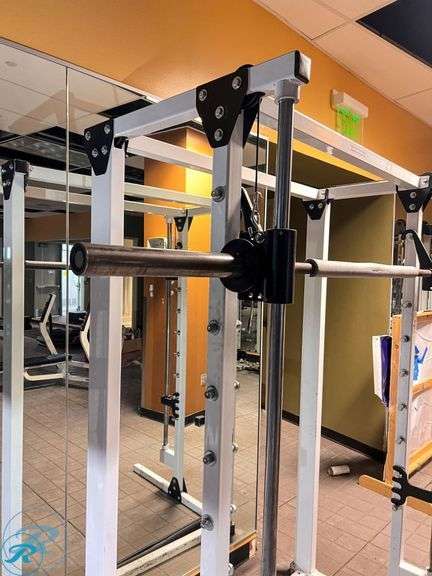 Northern Lights Smith Machine - Roller Auctions
