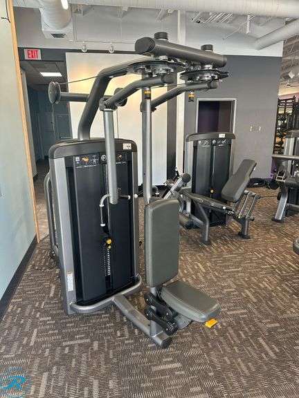 Life Fitness Pectoral Fly Cable Machine - Roller Auctions