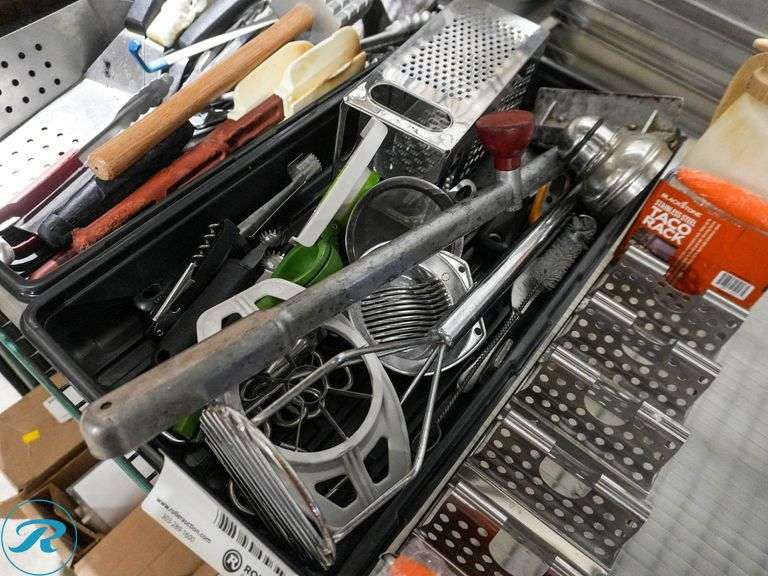 (2) Trays of Kitchen Utensils, Spatulas and Tongs - Roller Auctions