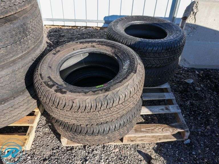 2024 Dunlop AT20 Grandtrek P265/70R17 Tires