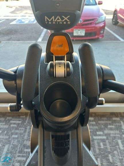 Octane Fitness Max Trainer HIIT Machine - Roller Auctions