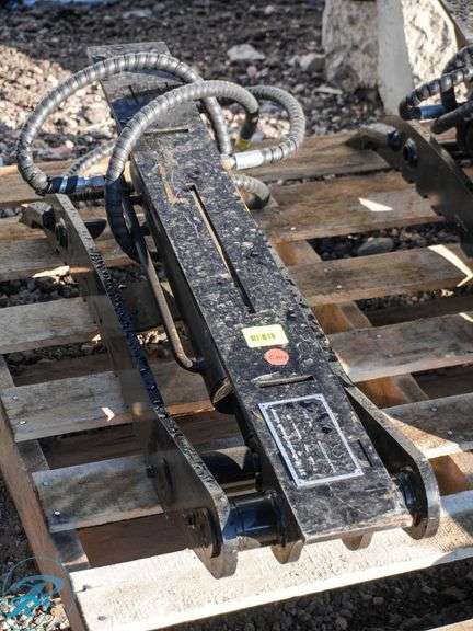 New Giyi 3T Hydraulic Thumb Attachment to Fit Mini Excavator - Roller Auctions