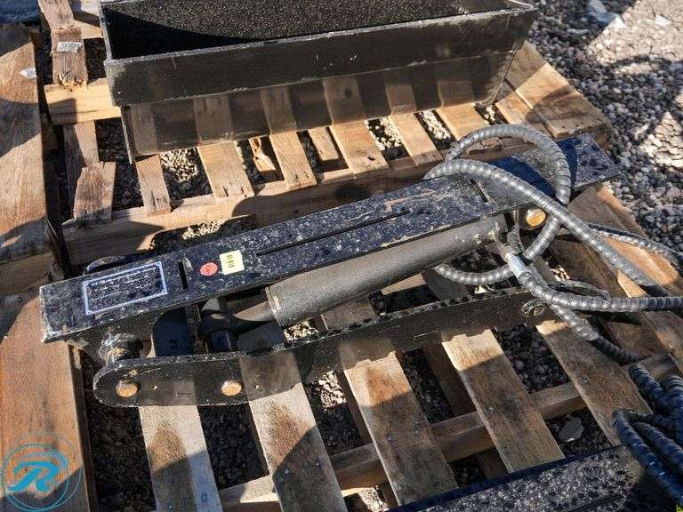 New Giyi 3T Hydraulic Thumb Attachment to Fit Mini Excavator - Roller Auctions