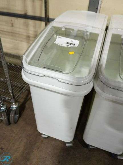 Bakers Mark 176BIN21GL  21-Gallon Rolling Ingredient Bin