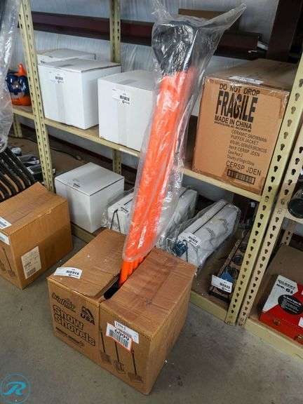 (6) Bigfoot Snow Tools Straight Handle Snow Shovel, Orange Plastic - Roller Auctions