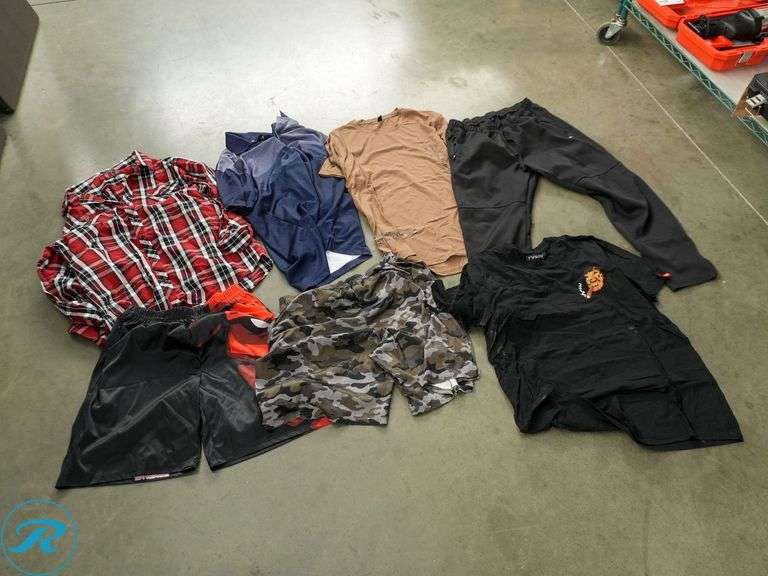 Box of Men's Clothing: L, XL - Roller Auctions