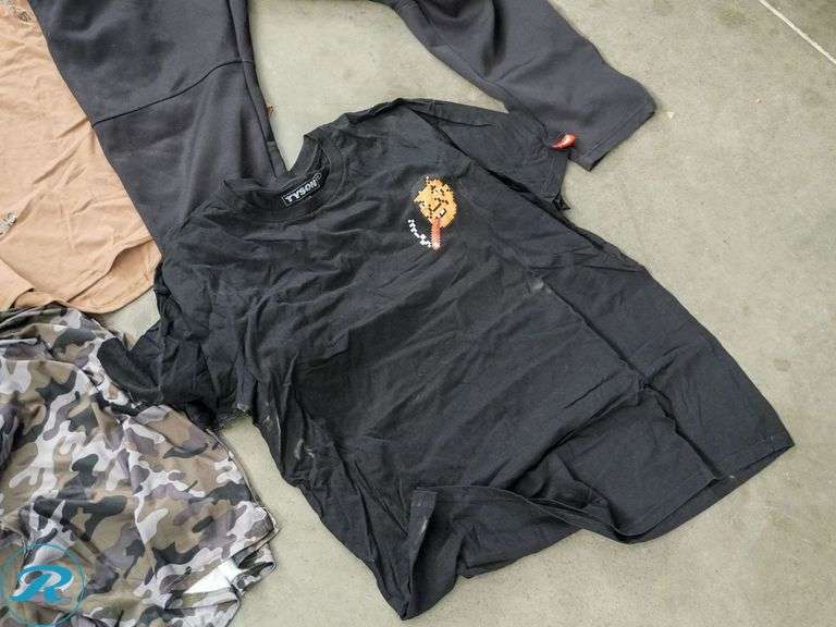 Box of Men's Clothing: L, XL - Roller Auctions