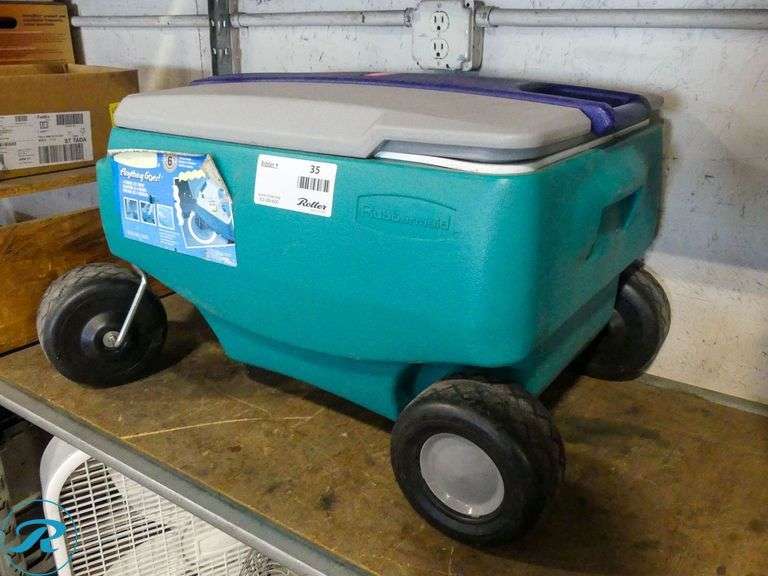 Rubbermaid Anything Goes 4-Wheel Ice Chest