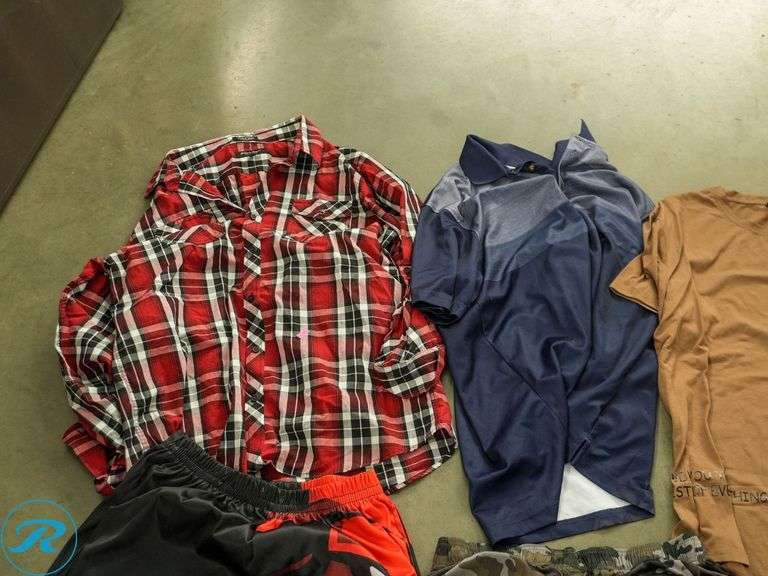 Box of Men's Clothing: L, XL - Roller Auctions