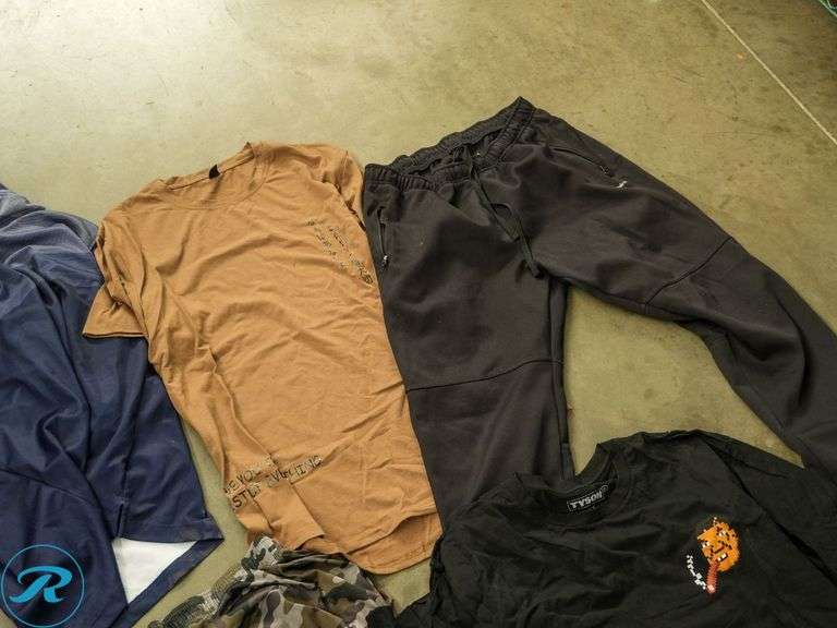 Box of Men's Clothing: L, XL - Roller Auctions