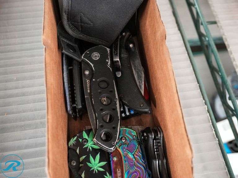 Tray of Pocket Knives - Roller Auctions