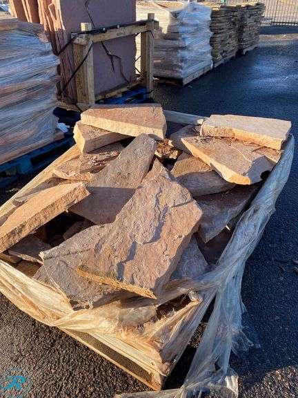 Colorado Buff Boulder Rust Color (1) PALLET OF COLORADO BUFF FLAGSTONE - Roller Auctions
