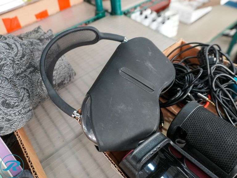 Tray of Speakers, Head Phones and Cords - Roller Auctions