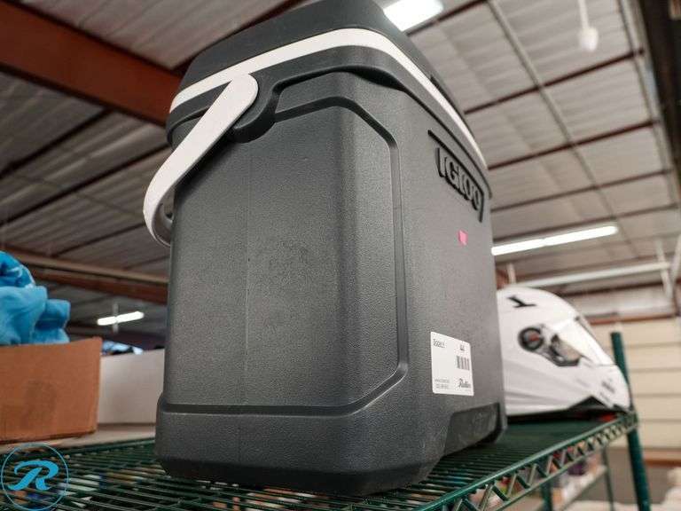 Igloo 30Qt Cooler - Roller Auctions