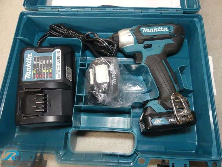 Makita DT03R1 12V Impact With (2) Batteries and Charger