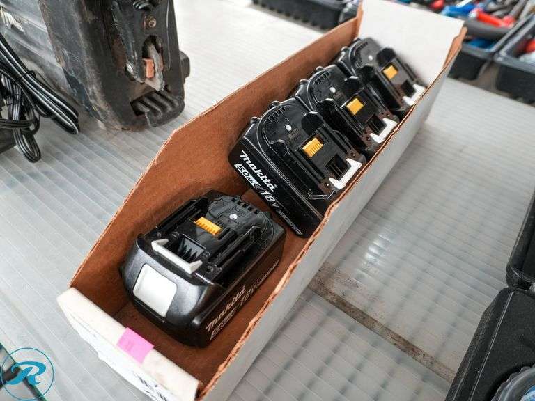 (4) 18V Makita Batteries - Roller Auctions