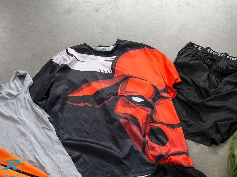 Box of Men's Clothing: M, L - Roller Auctions