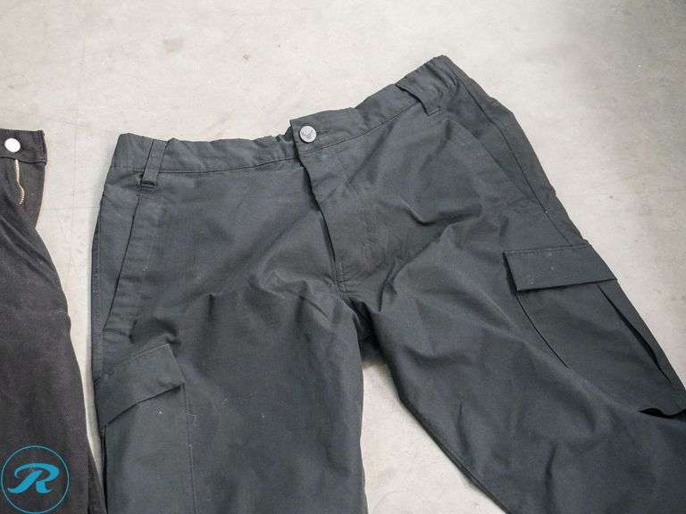 Box of Men's Pants: 34x32 and 32x32 - Roller Auctions