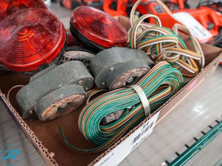 Tray of Tow Lights - Roller Auctions