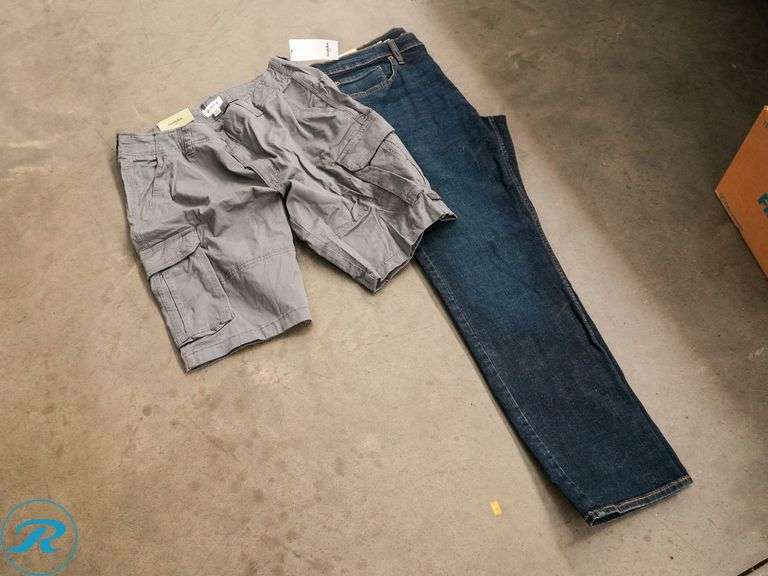 Box of Men's Pants and Shorts: 40x32, 38 - Roller Auctions