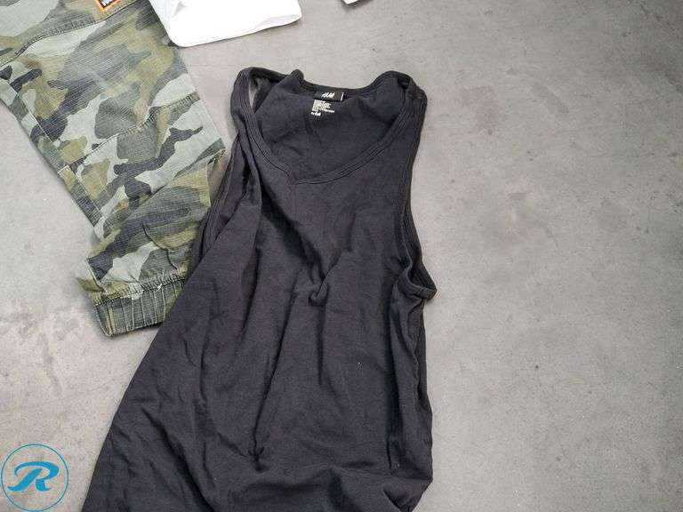 Box of Women's Clothing, L - Roller Auctions